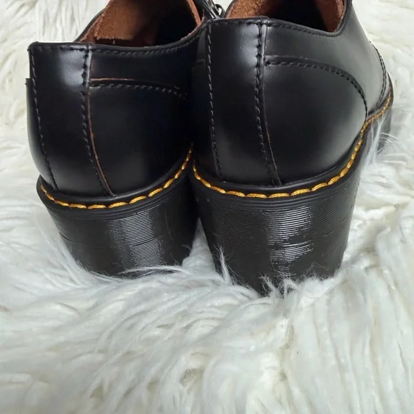 Dr. Martens Leona Low Vintage Smooth Platform Derby